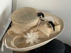 Collection darticles de marque - Chapeaux dété avec une, Antiquités & Art