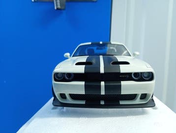 Autoart 1:18 - Model sportwagen - Dodge Challenger SRT Super