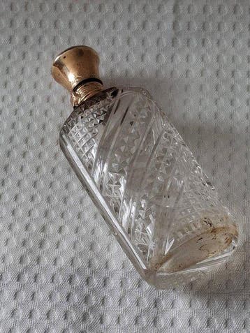 Flacon de parfum - Issue dune succession. Flacon de parfum
