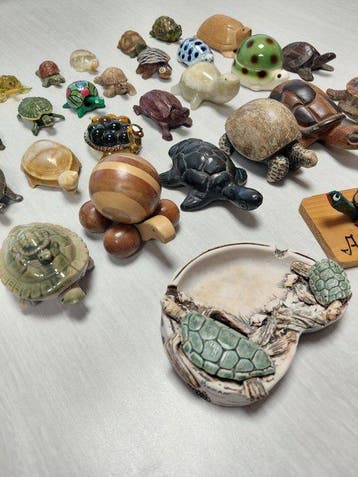 Beeldje - Verzameling van 28 schildpadfigurenen decoratieve