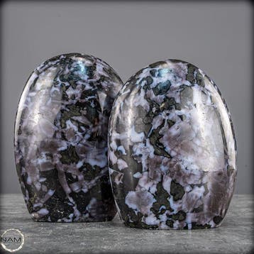 Merlinite set – Mystieke harmonie van licht en schaduw-