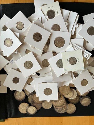 Wereld. Grote partij van 210 munten, waaronder grootste deel