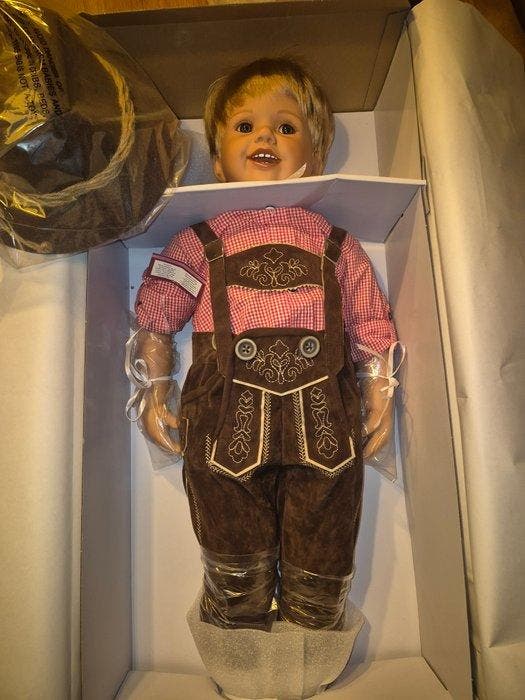 The Ashton-Drake Galleries - Pop Luis The Lederhosen Boy -, Antiek en Kunst, Antiek | Speelgoed