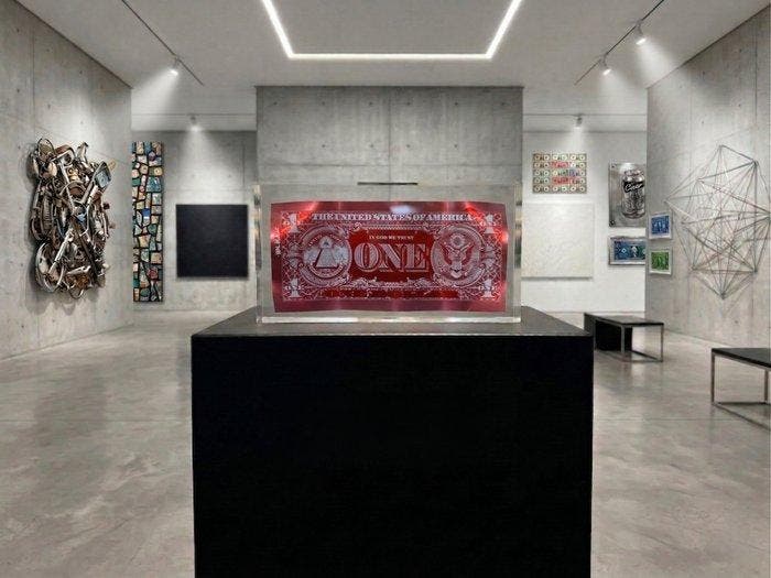 Karl Lagasse - NEW Sculpture *One dollar Red Inclusion*, Antiquités & Art, Art | Objets design