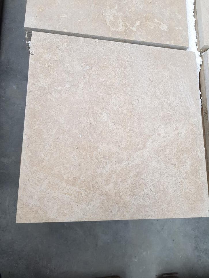 Dalles Massangis Jaune 40x40x2 16m² liquidation stock, Doe-het-zelf en Bouw, Tegels, Ophalen