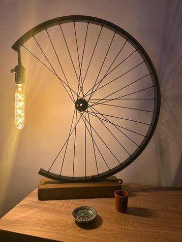 Lampe de table - Fer, Bois, Aluminium - Lampe à roue de vélo, Antiquités & Art