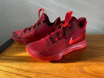 Nike - Nike LeBron Witness 5 “Gym Red Crimson - Sneakers -, Nieuw