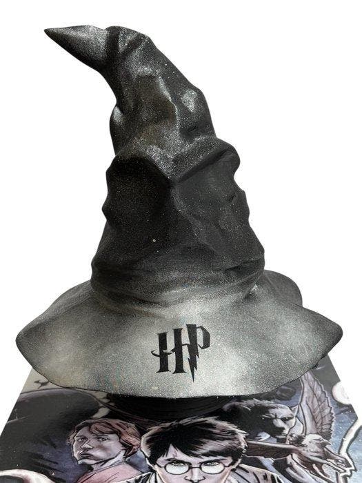 Daluxe Art - 1999 • Harry Potter – Sorting Hat Display, Antiek en Kunst, Kunst | Designobjecten