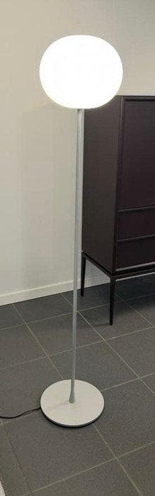 Flos - Lamp - GLO-BALL FLOOR 2 - Aluminium, Glas, Antiek en Kunst, Antiek | Verlichting
