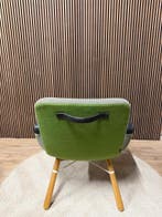 Vitra East River Chair, Huis en Inrichting, Verzenden, Zo goed als nieuw