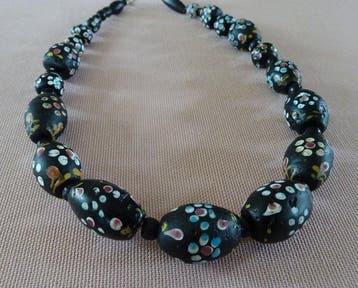 Ketting met oude Ambassador beads, rond 1890, Murano, Ghana