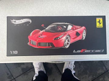 Hot Wheels 1:18 - Modelauto (3) - LaFerrari; 458 Speciale;