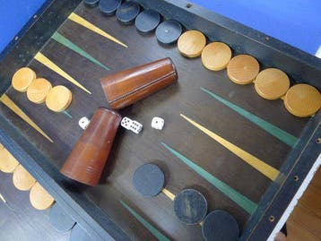 Magnifique Backgammon fond en marqueterie- 4 dés - 2, Antiquités & Art