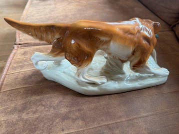 Royal Dux Porzellan-Manufaktur - Beeld, Hunting Dog with