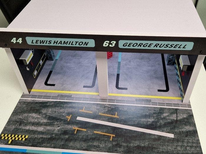 SD-modelcartuning 1:18 - Modelauto - Mercedes AMG F1 Pitbox, Hobby & Loisirs créatifs, Voitures miniatures | 1:5 à 1:12