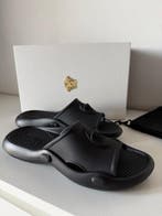 Versace - Slippers - Maat: EU 44, Nieuw