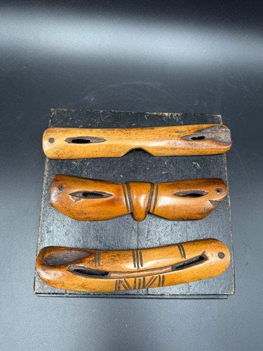Sneeuwbrillen in Inuit-stijl - Been - Achyuta Deva Raya, Antiek en Kunst, Kunst | Niet-Westerse kunst