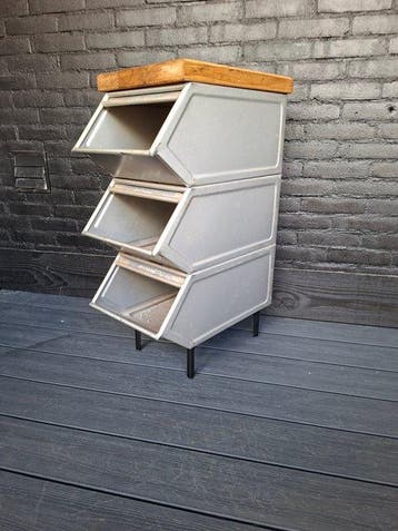 Industrieel design Bak - Metaal - 1960-1970 - Drie