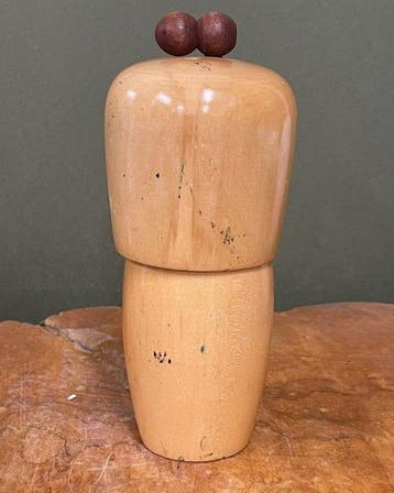 Ornement décoratif - Japon - Poupée kokeshi florale