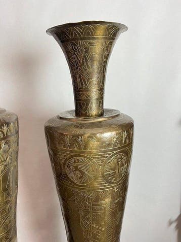 Paar monumentale Egyptische stijl vloer vazen – 120 cm hoog