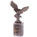 Figuur - Bronzefigur Adler mit Fisch - Brons, Marmer