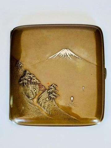 Étui maître japonais avec relief du Fuji et appliques dorées