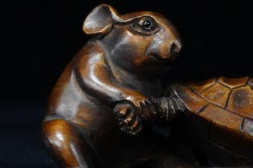 Absolute veiling - boxhout-netsuke van muis en schildpad -
