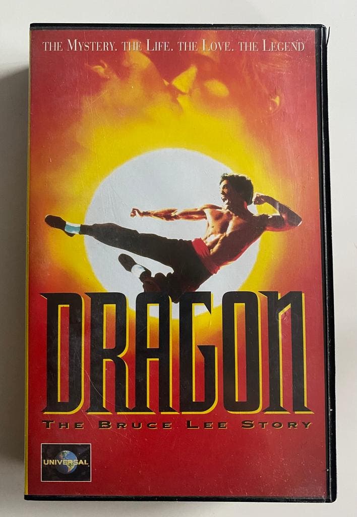 DRAGON THE BRUCE LEE STORY (VHS), Cd's en Dvd's, VHS | Film, Gebruikt