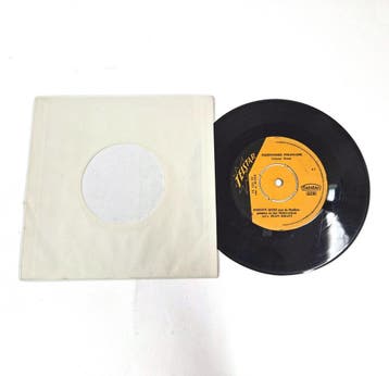 Johnny Hoes – Feijenoord Polonaise / Hand In Hand Kameraden, Verzenden