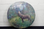 Peinture dun cerf rouge sur une assiette en bois Support