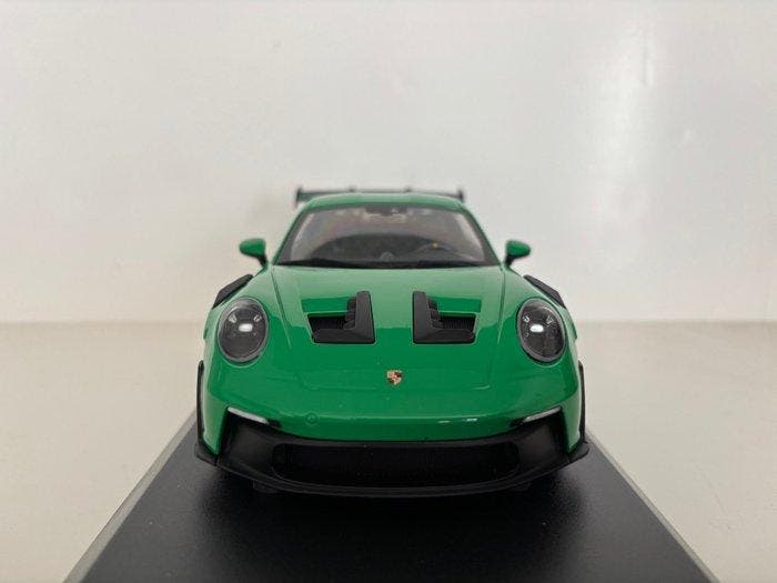 Minichamps 1:18 - Model coupé - Porsche 911 (992) GT3 RS, Hobby en Vrije tijd, Modelauto's | 1:5 tot 1:12