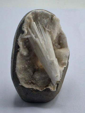 scoleciet Geode - Hoogte: 8 cm- 338 g