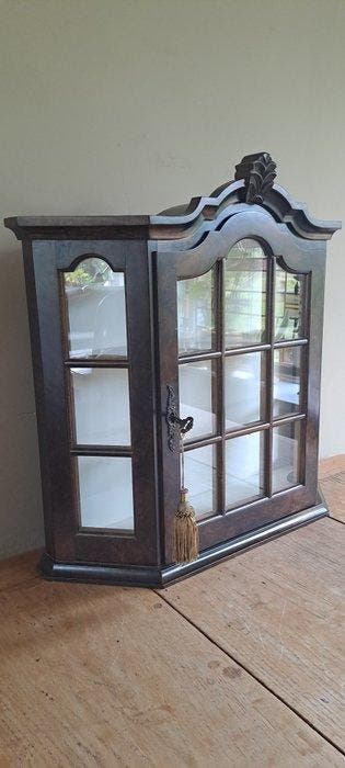 Vitrinekast - Wortelnoten - For your Cabinet of Curiosities