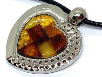 Hart van de Baltische Zee - Unieke Amberhanger met Zwart