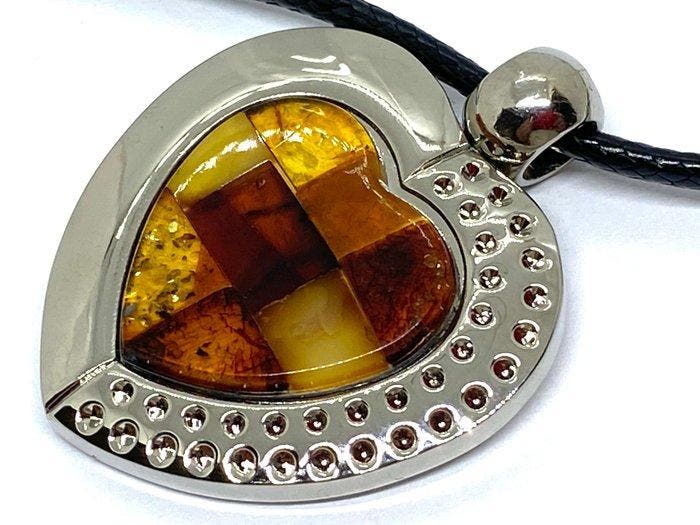 Hart van de Baltische Zee - Unieke Amberhanger met Zwart, Collections, Minéraux & Fossiles