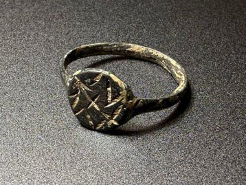 Médiéval, époque des Croisés Bronze Bague symbolique avec