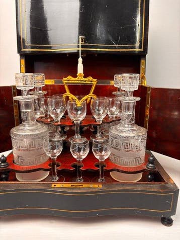 cave a liqueur Napoléon III - Armoire à liqueurs - Poirier