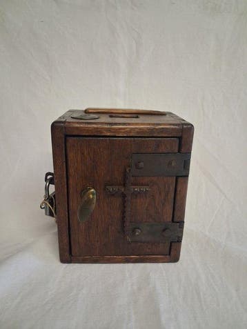 Aumônière en bois de châtaignier - Bois, Métal - 1850-1900