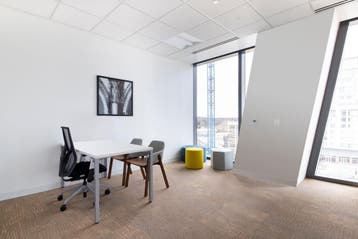 Coworkingruimte in European District, Verzenden