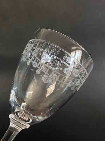 Service de boisson - Superbe suite de 8 verres à vin - Art