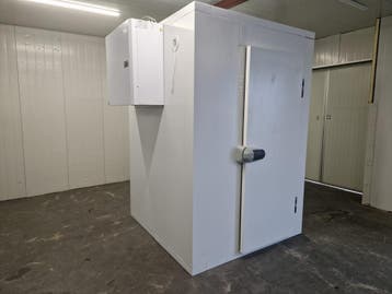 Vriescel 150 x 150 x 220 cm stekker klaar, Gebruikt, Koelen en Vriezen