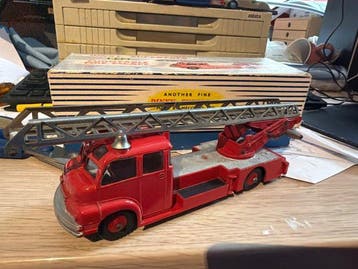 Dinky Toys 1:43 - Model vrachtwagen - Turntable Fire Escape, Nieuw