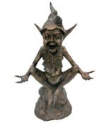 Sculpture, Sitting gnome - Pixie - 38 cm - Bronze