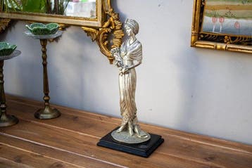 DEAR 1988 - Beeldje - dama con mazzo di fiori 41 cm - Hars,