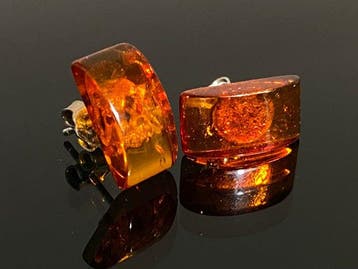 Handgemaakt Baltisch amber halvemaanvormige oorbellen – 925, Antiek en Kunst, Curiosa en Brocante