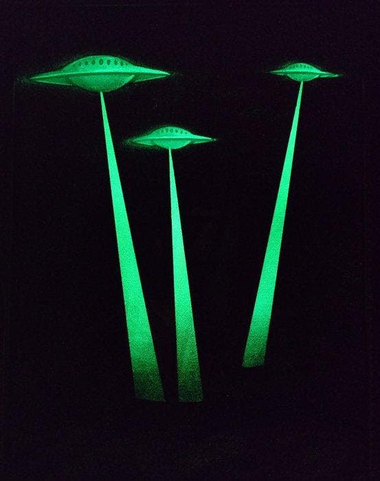 Fictional World (1980) - Banksy´s Glowing UFO Invasion, Antiek en Kunst, Kunst | Schilderijen | Modern