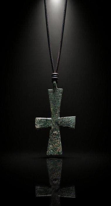 Middeleeuws Brons Kruis van de Kruisvaarders van Geloof en, Handtassen en Accessoires, Antieke sieraden