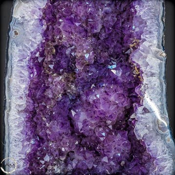Natuurlijke amethist kristalkathedraal – diepviolette