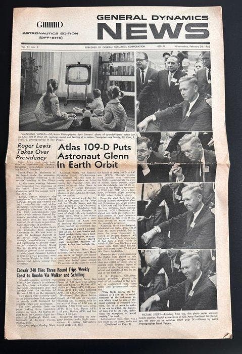John Glenn signed photo and Original Mercury Atlas 109-D, Antiek en Kunst, Antiek | Wandborden en Tegels