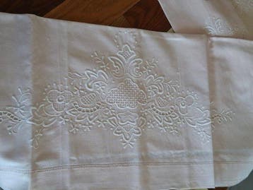 Elegante badkamerhanddoeken met een mooi, handgemaakt
